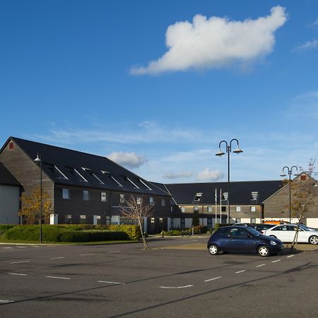 Holiday Inn Express London - Epsom Downs By Ihg Esterno foto